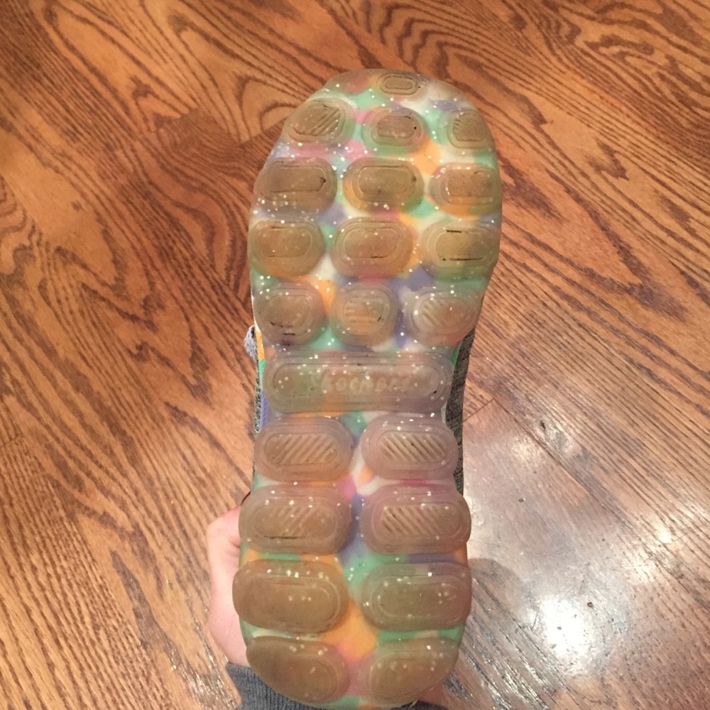 Girls size 2 Skechers air sneakers - Picture 2 of 4