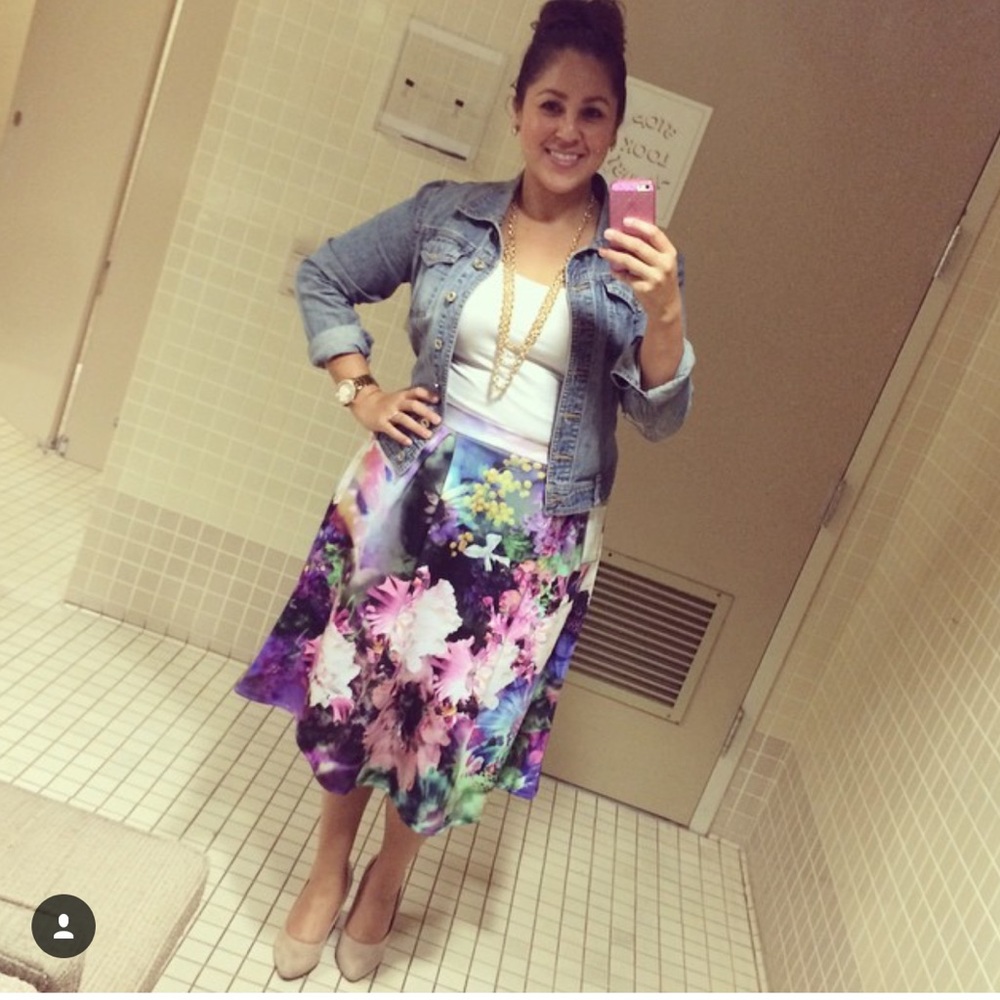 🚫SOLD🚫Flower print skirt size L