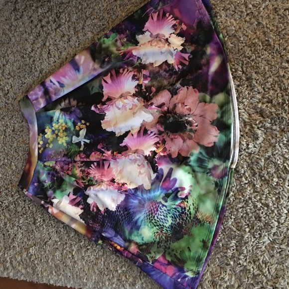 🚫SOLD🚫Flower print skirt size L - Picture 2 of 3