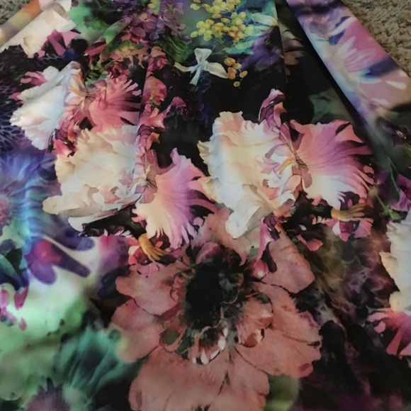 🚫SOLD🚫Flower print skirt size L - Picture 3 of 3