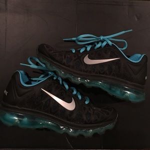 Nike Air Max size 4y/same as 5.5/6 woman