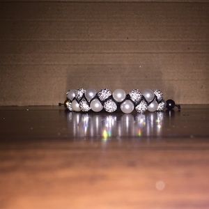 Classy pearl bracelet (costume jewelry)