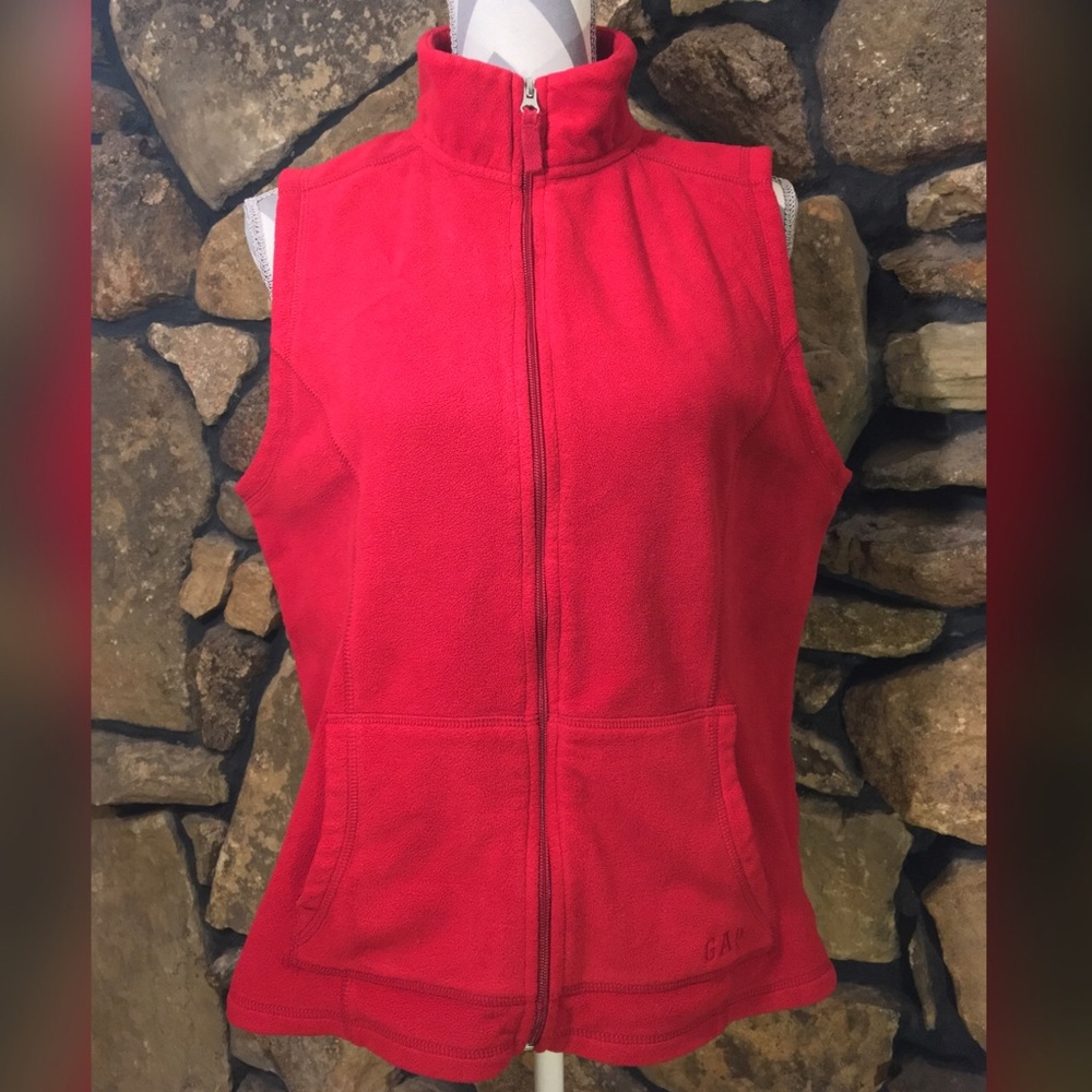 GAP FLEECE VEST
