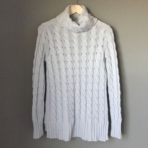 Cozy and soft Banana Republic turtleneck sweater