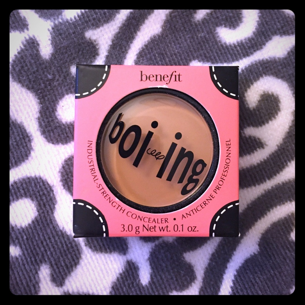 Benefit - Boi•ing 02