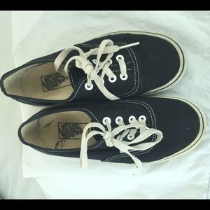 Black and white lace up Van sneakers size 5.5