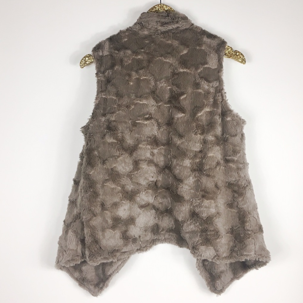 🚫SOLD🚫Anthropologie Elevenses Faux Fur Vest - Picture 3 of 4