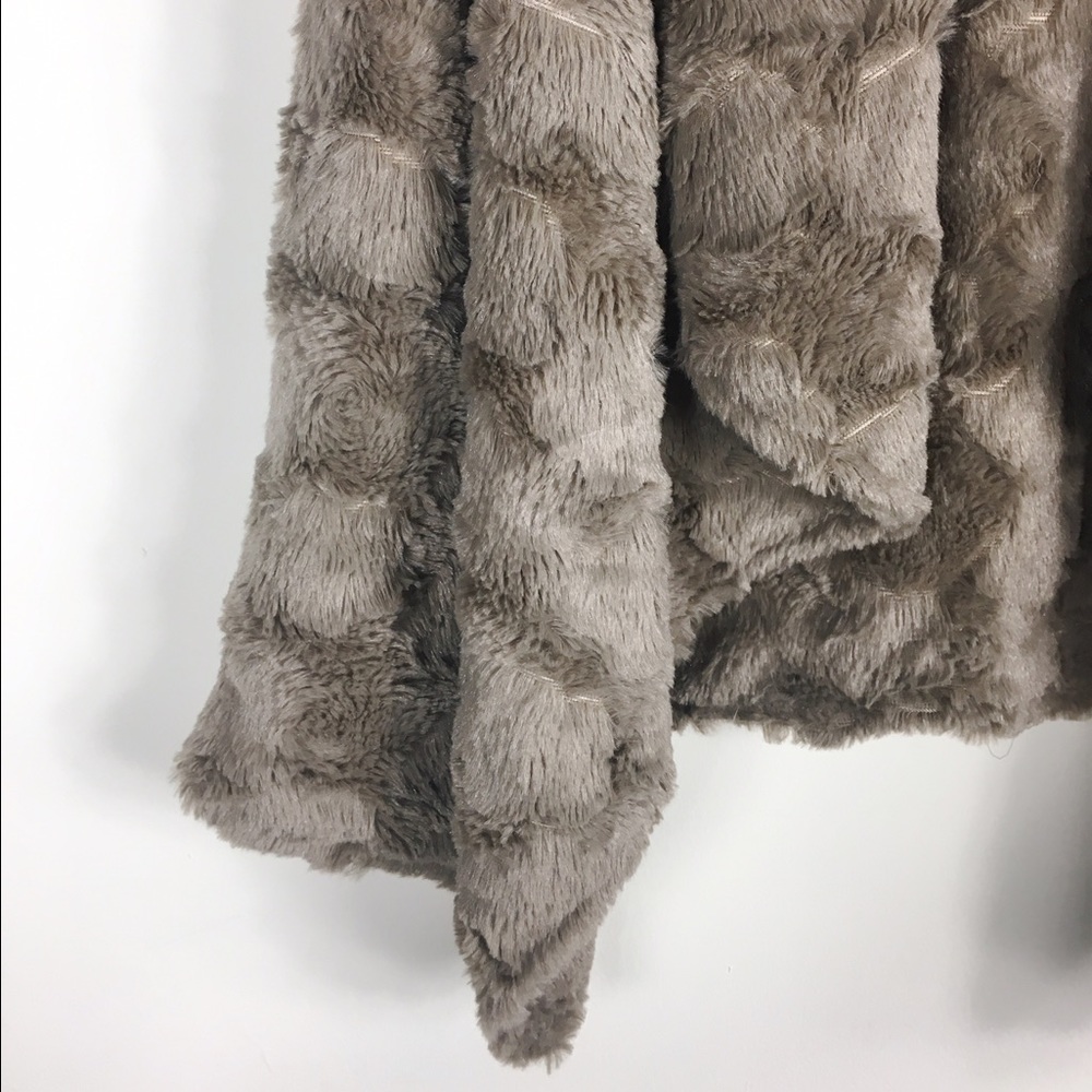 🚫SOLD🚫Anthropologie Elevenses Faux Fur Vest - Picture 4 of 4