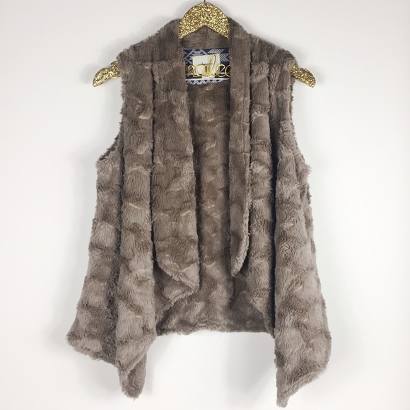 Anthropologie Jackets & Blazers - 🚫SOLD🚫Anthropologie Elevenses Faux Fur Vest