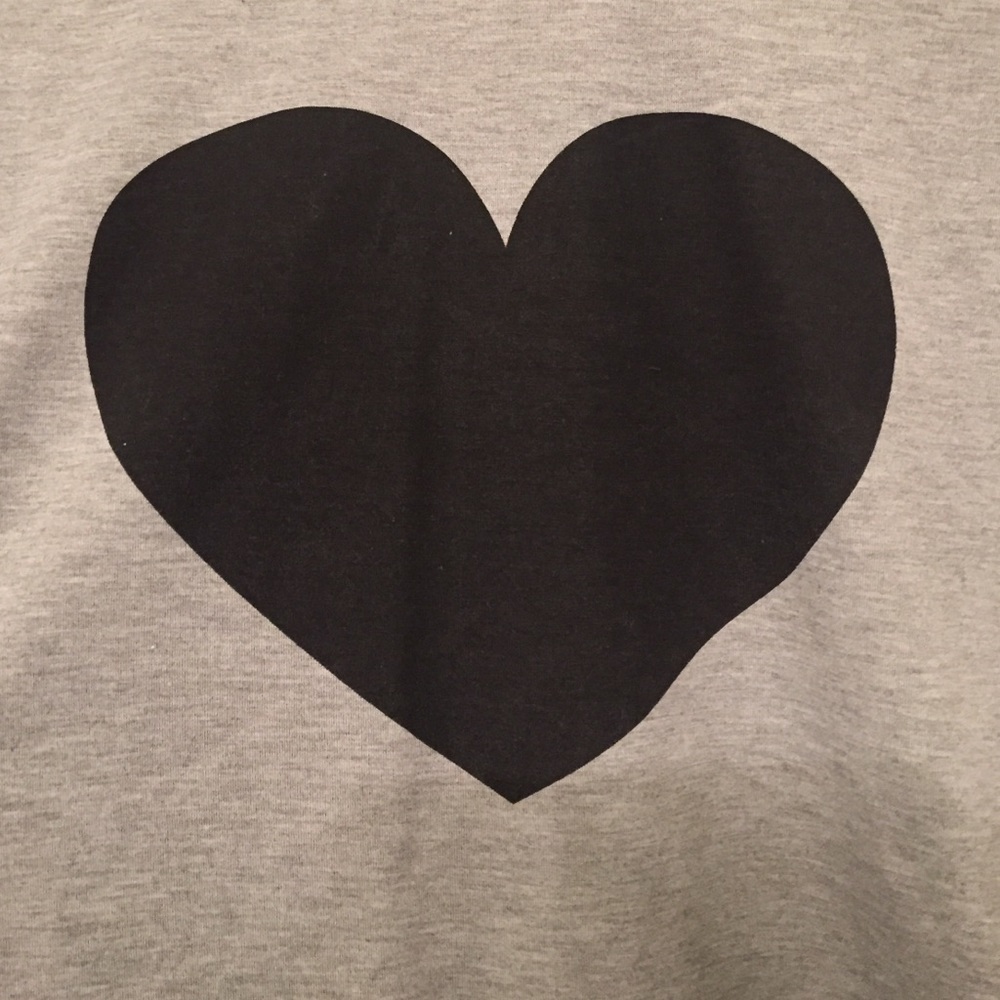 Heart tee❤️❤️❤️ - Picture 3 of 4