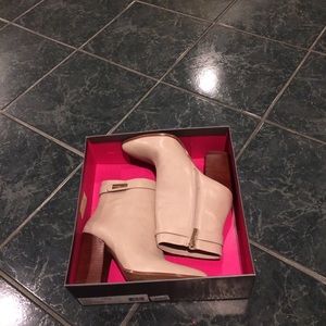 VINCE CAMUTO HEELS!