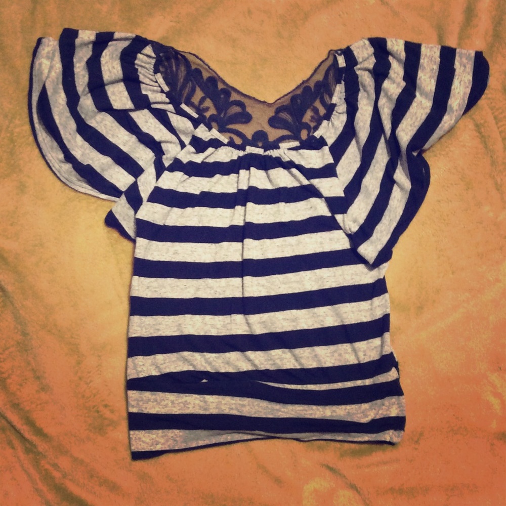 Very cute, blue/gray striped shirt