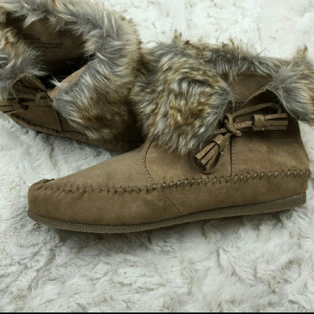 *NWT* size 7 madden girl flinnn tan fur booties