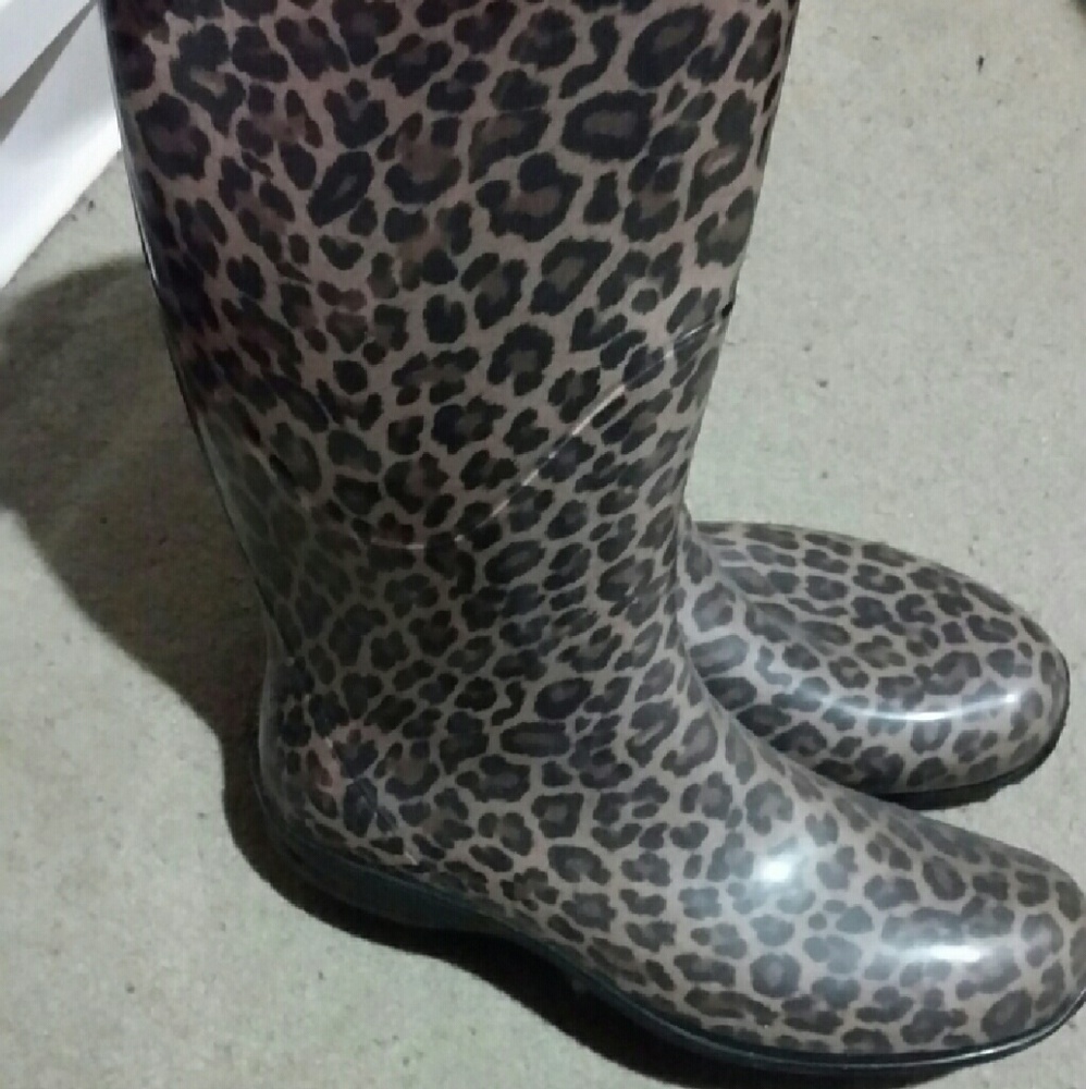Leopard print rain boots (PRICE REDUCTION)