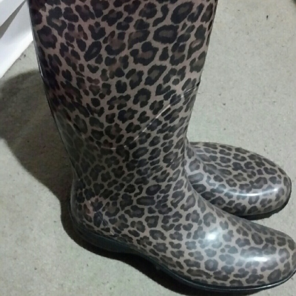 Leopard print rain boots (PRICE REDUCTION) - Picture 1 of 3