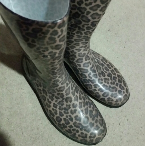 Leopard print rain boots (PRICE REDUCTION) - Picture 3 of 3