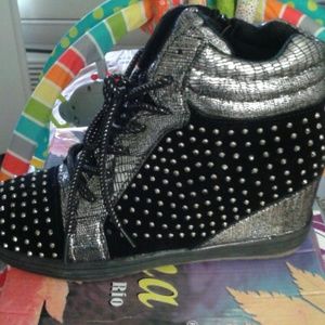 Black Wedge Tennis Shoe