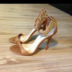 Steve Madden Open Toed High Heels 7.5 Tan and Gold
