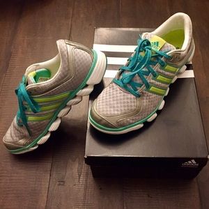 Women's Adidas Athletic Shoes Size 9