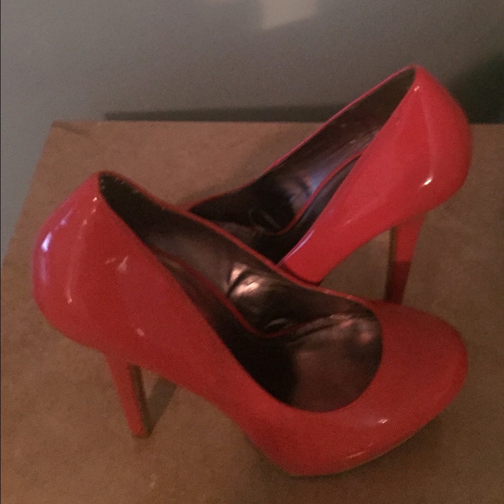 Paten leather 41/2 inch pump