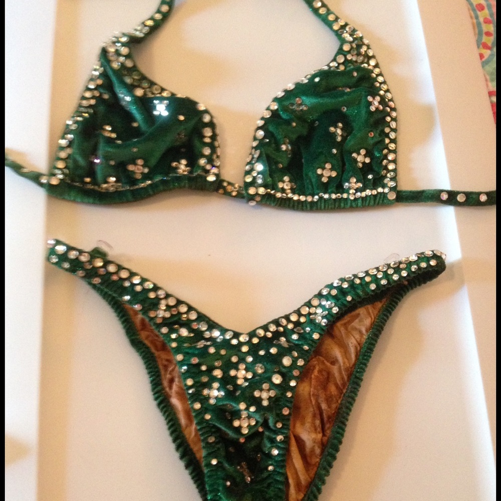 Figure competition suit