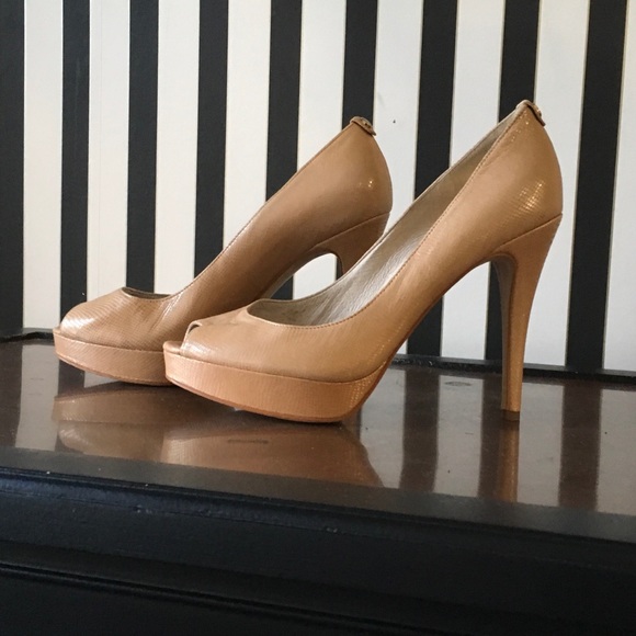 Heels - Picture 2 of 3