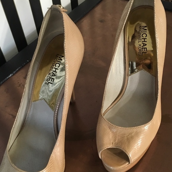 Heels - Picture 3 of 3