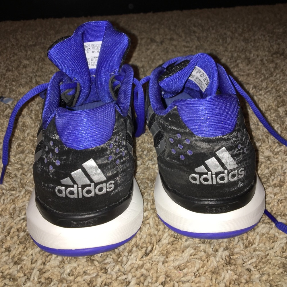Adidas Volleyball shoes lightly worn size 7 1/2