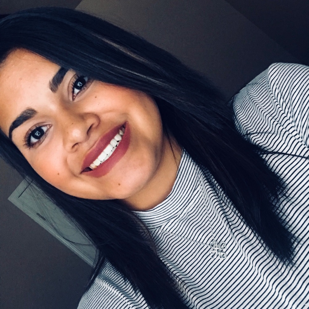 Meet your Posher, Yanely