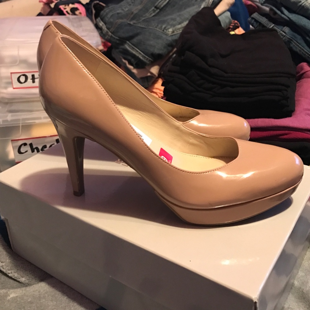 Heels - Picture 3 of 3