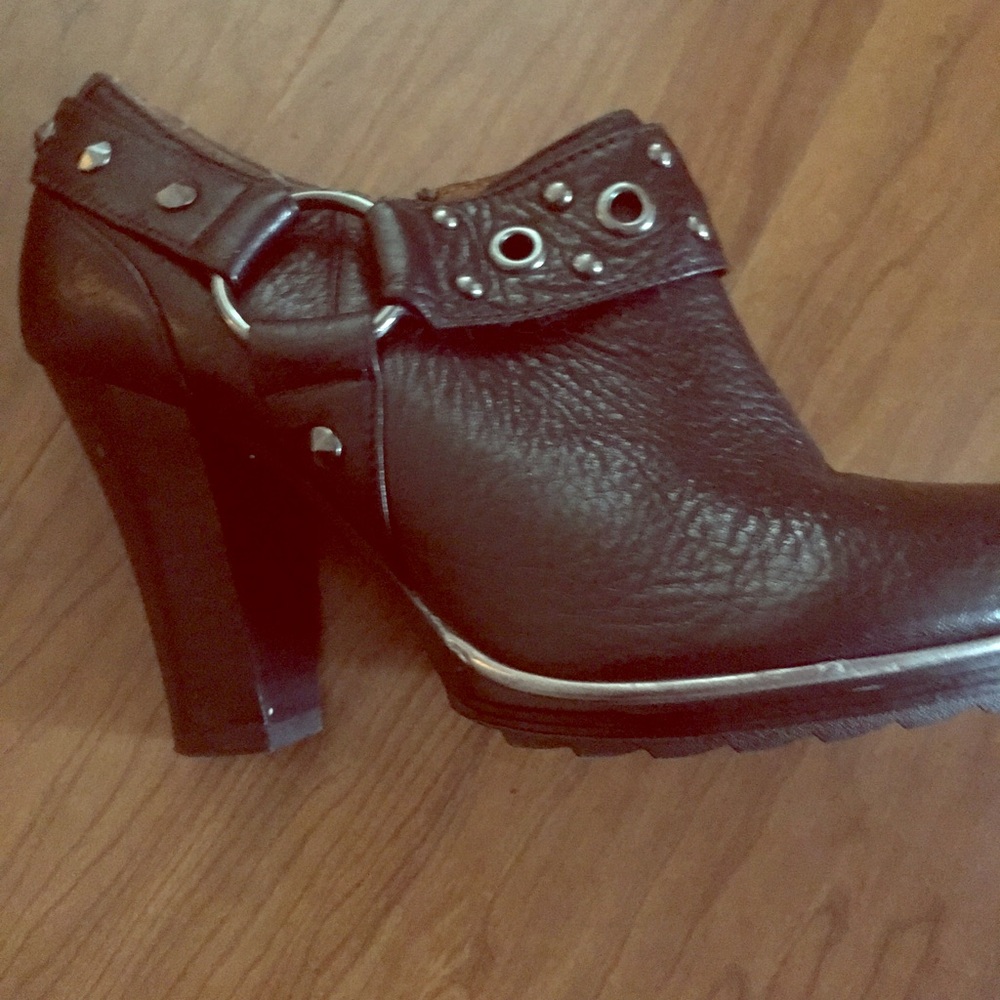 Black heeled ankle boots