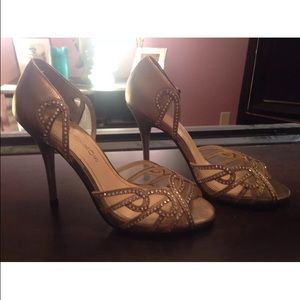 Caparros Rockette pump