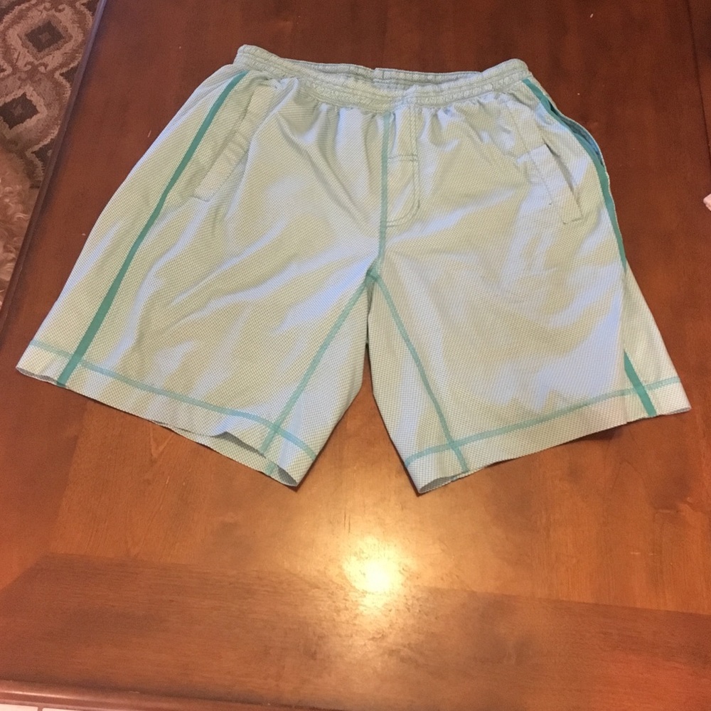 Like new large lululemon men's pace breaker shorts