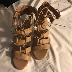 Sz 6 Steve Madden Tan Heel
