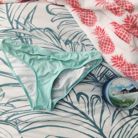 VS PINK BIKINI BOTTOMS - Picture 2 of 2