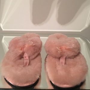 Ugg baby pink fluff flip flop