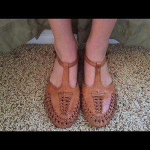 Cute woman's leather sandals from Urban Outfitters