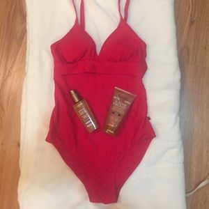 One piece swim suit