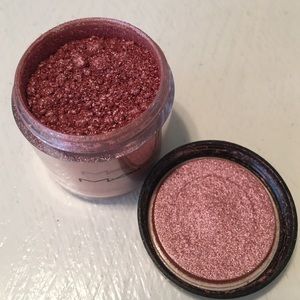 MAC pigment in apricot pink