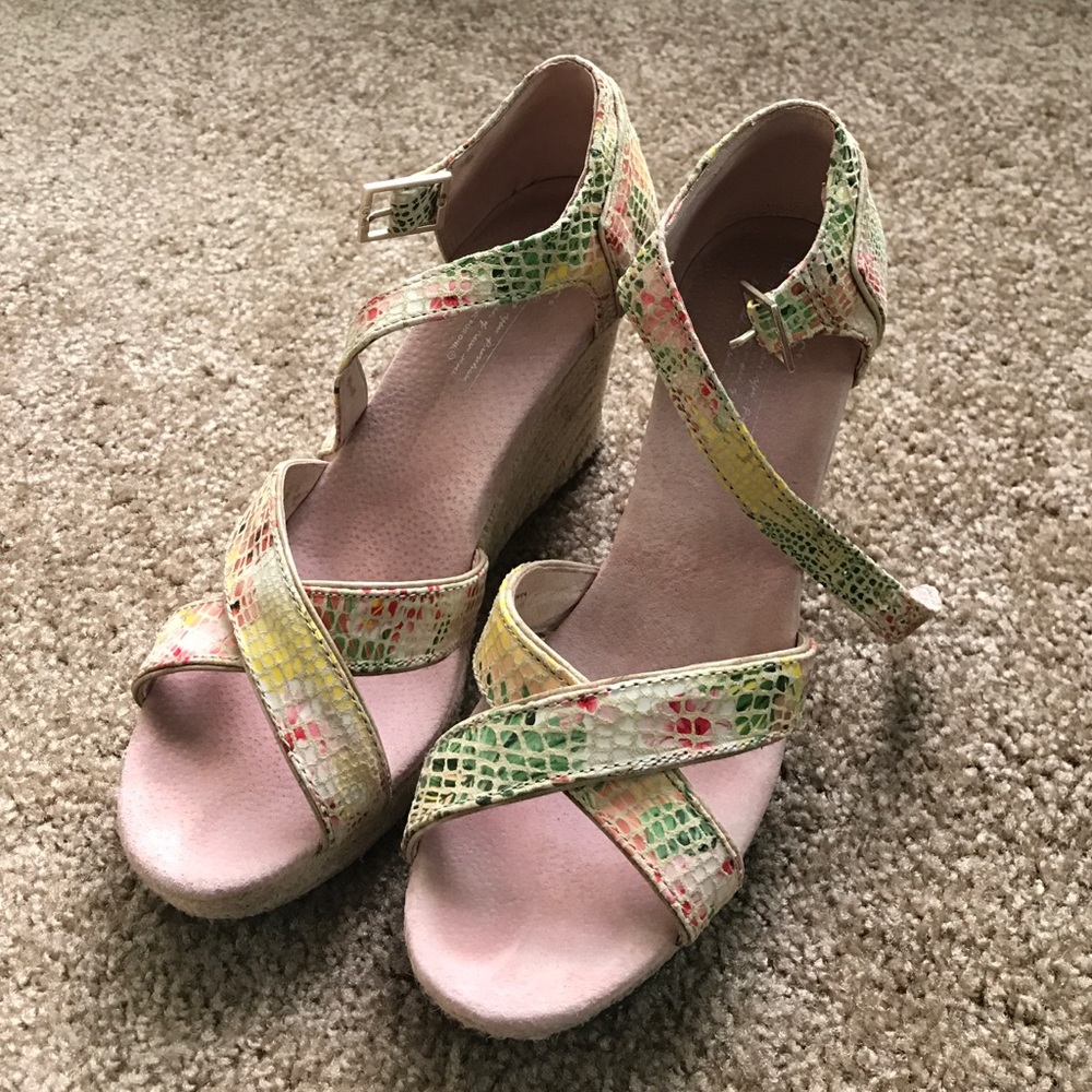 TOMS Women wedge shoes