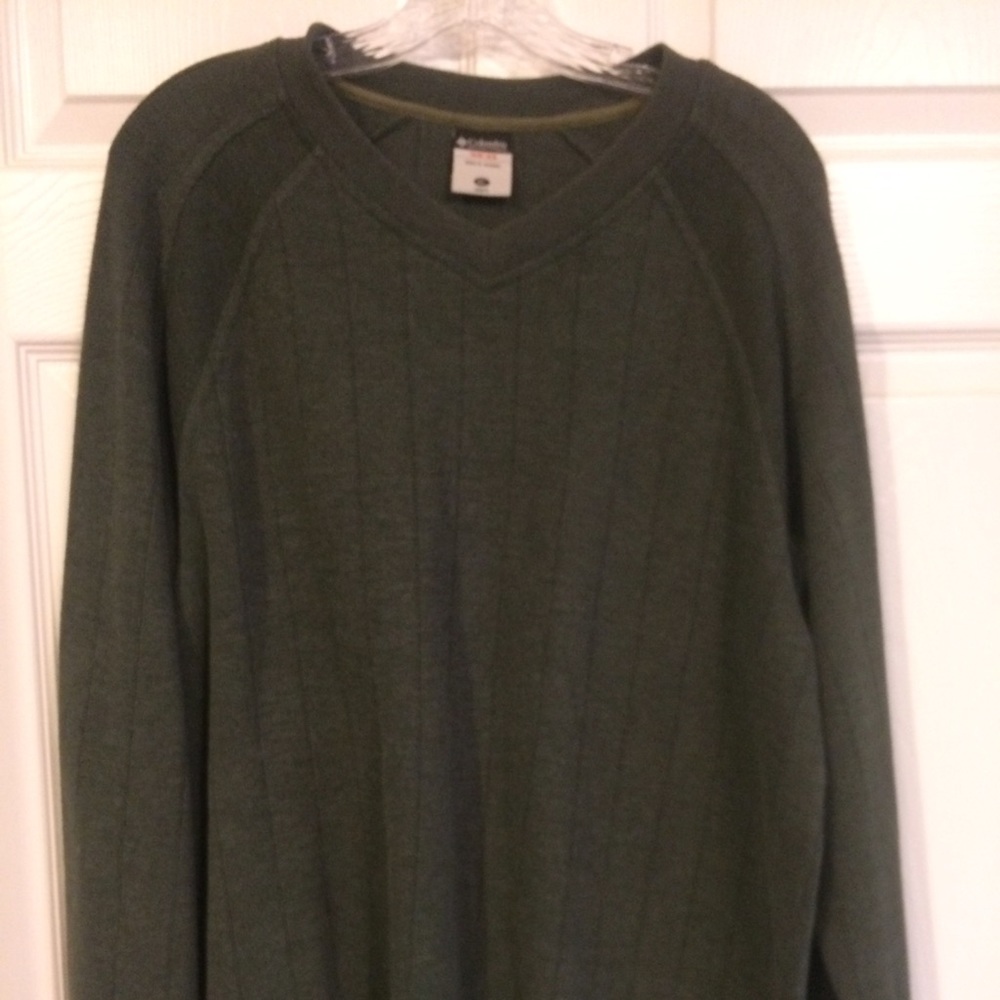 Columbia men's green V-neck sweater size XL
