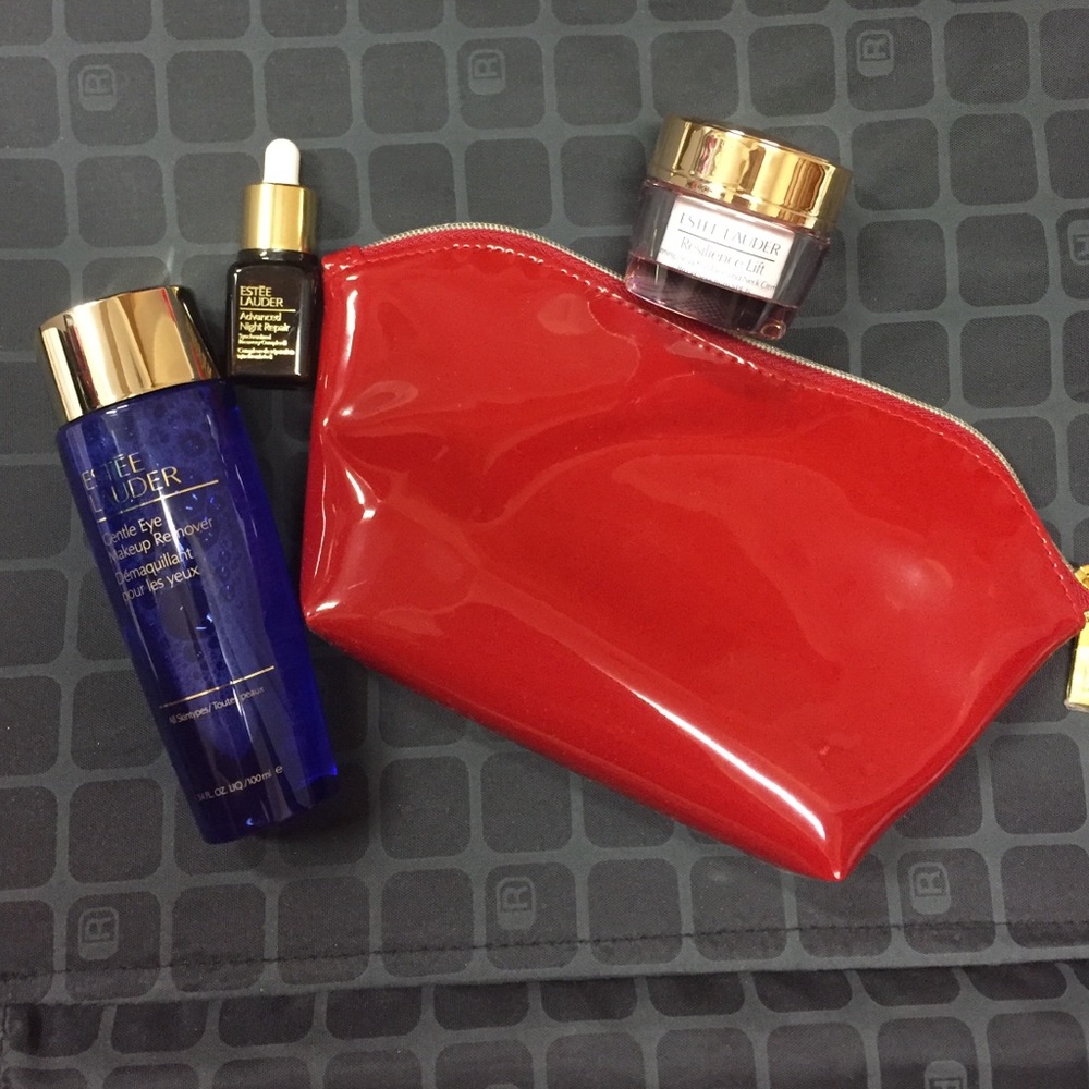 Makeup kit with samples and eye makeup remover