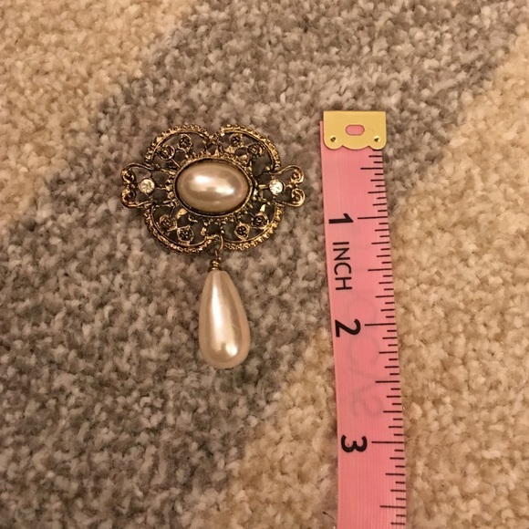 Pearl Brooch - Picture 3 of 4