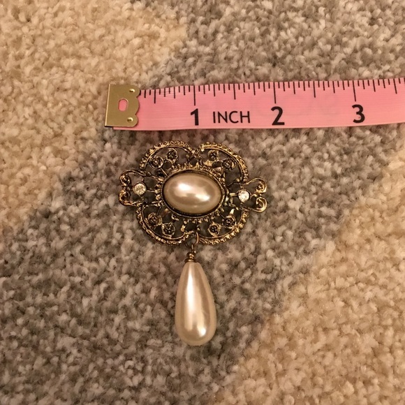 Pearl Brooch - Picture 4 of 4