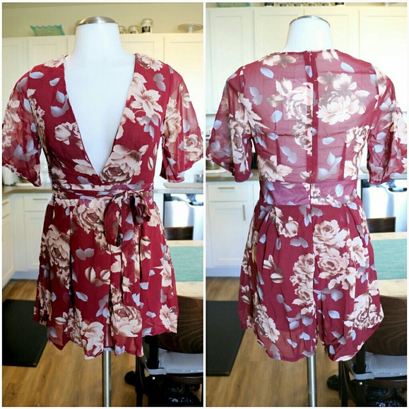 Vneck Floral Print Romper - Picture 5 of 8