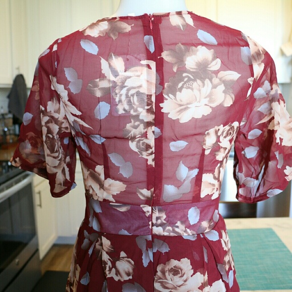 Vneck Floral Print Romper - Picture 7 of 8