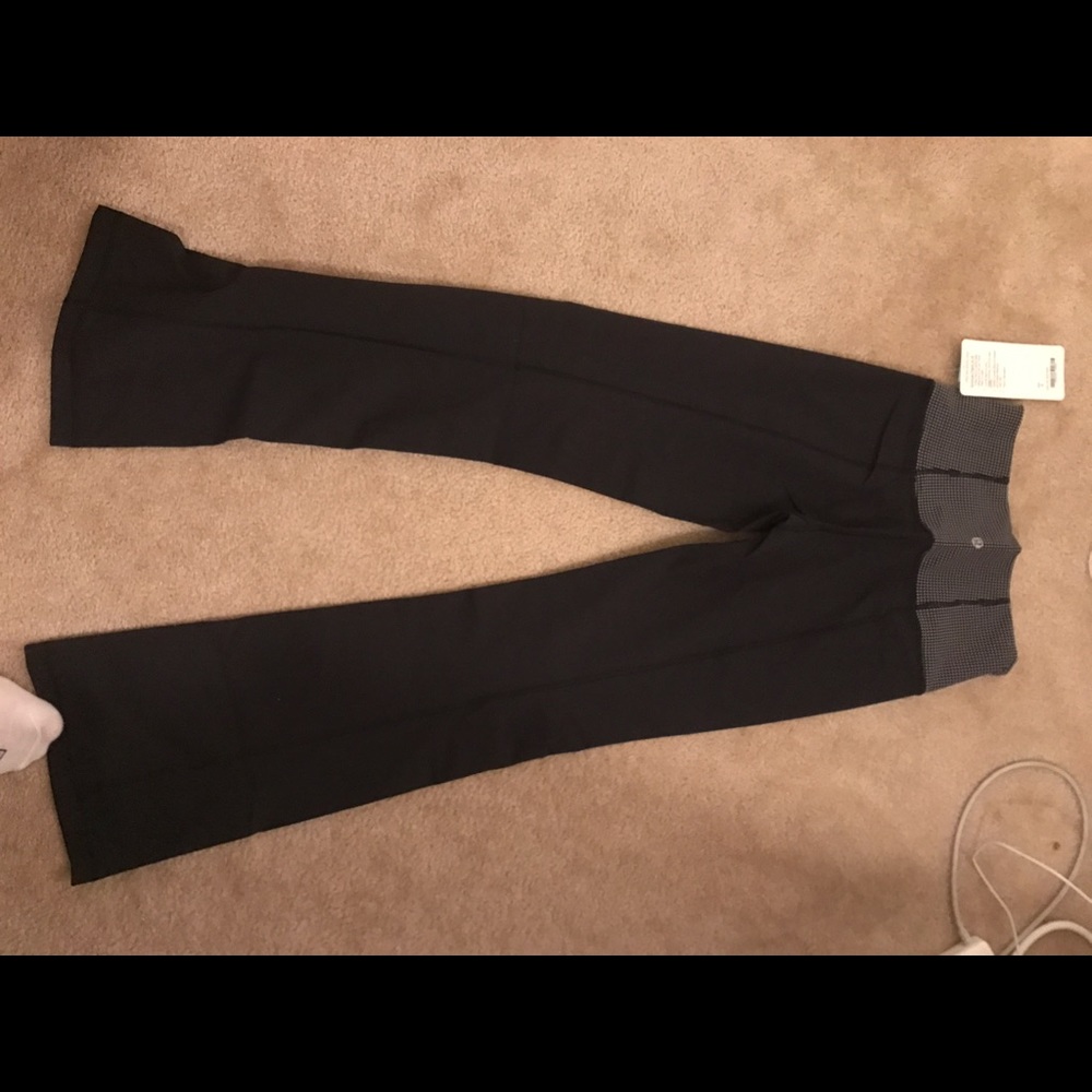 NWT Lululemon Groove w/ mini checker waistband