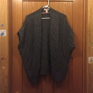 Short sleeve sweater