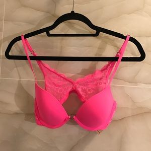 NWT Gilly Hicks Push 'Em Up Plunge Bra (34B)