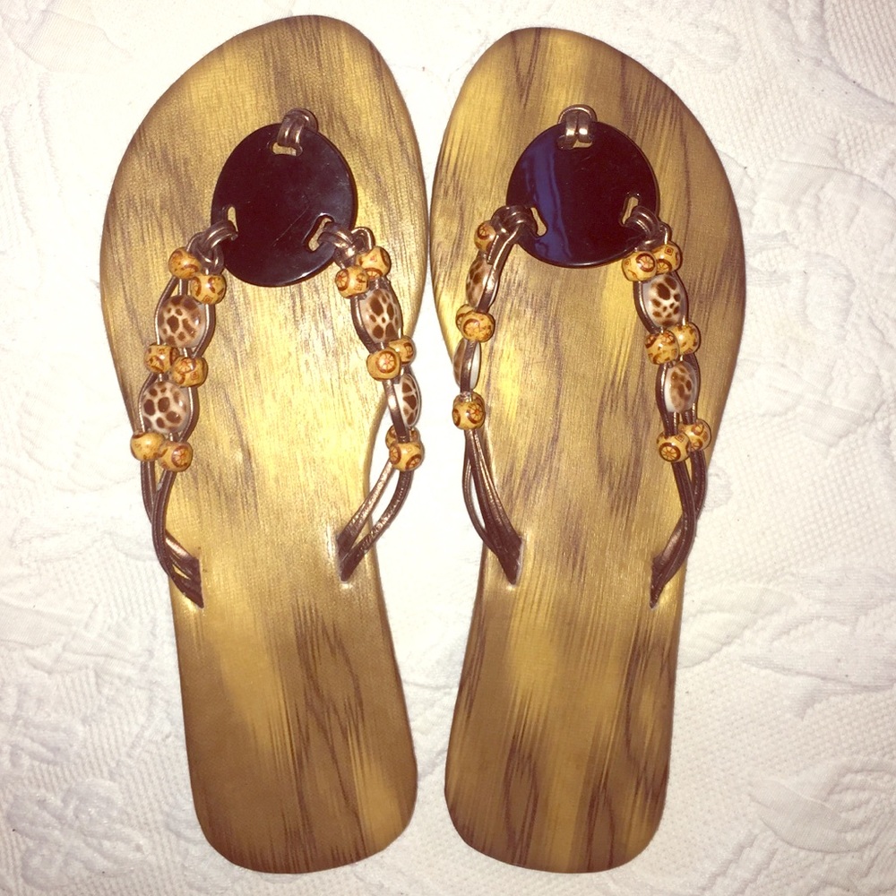 Light brown/tan sandals